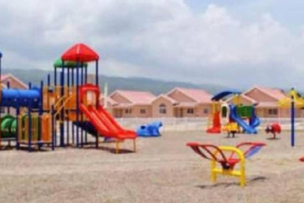 Comfortable Strategic Lodging Quarters Spanish Town Εξωτερικό φωτογραφία
