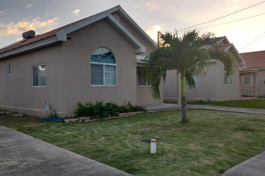 Comfortable Strategic Lodging Quarters Spanish Town Εξωτερικό φωτογραφία