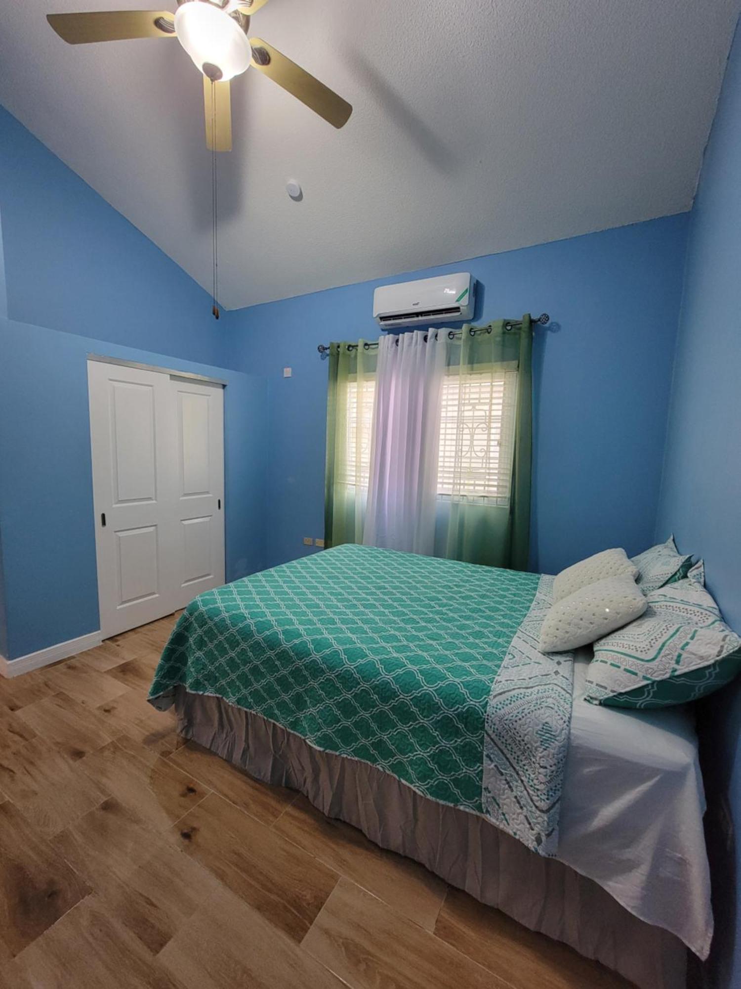 Comfortable Strategic Lodging Quarters Spanish Town Εξωτερικό φωτογραφία