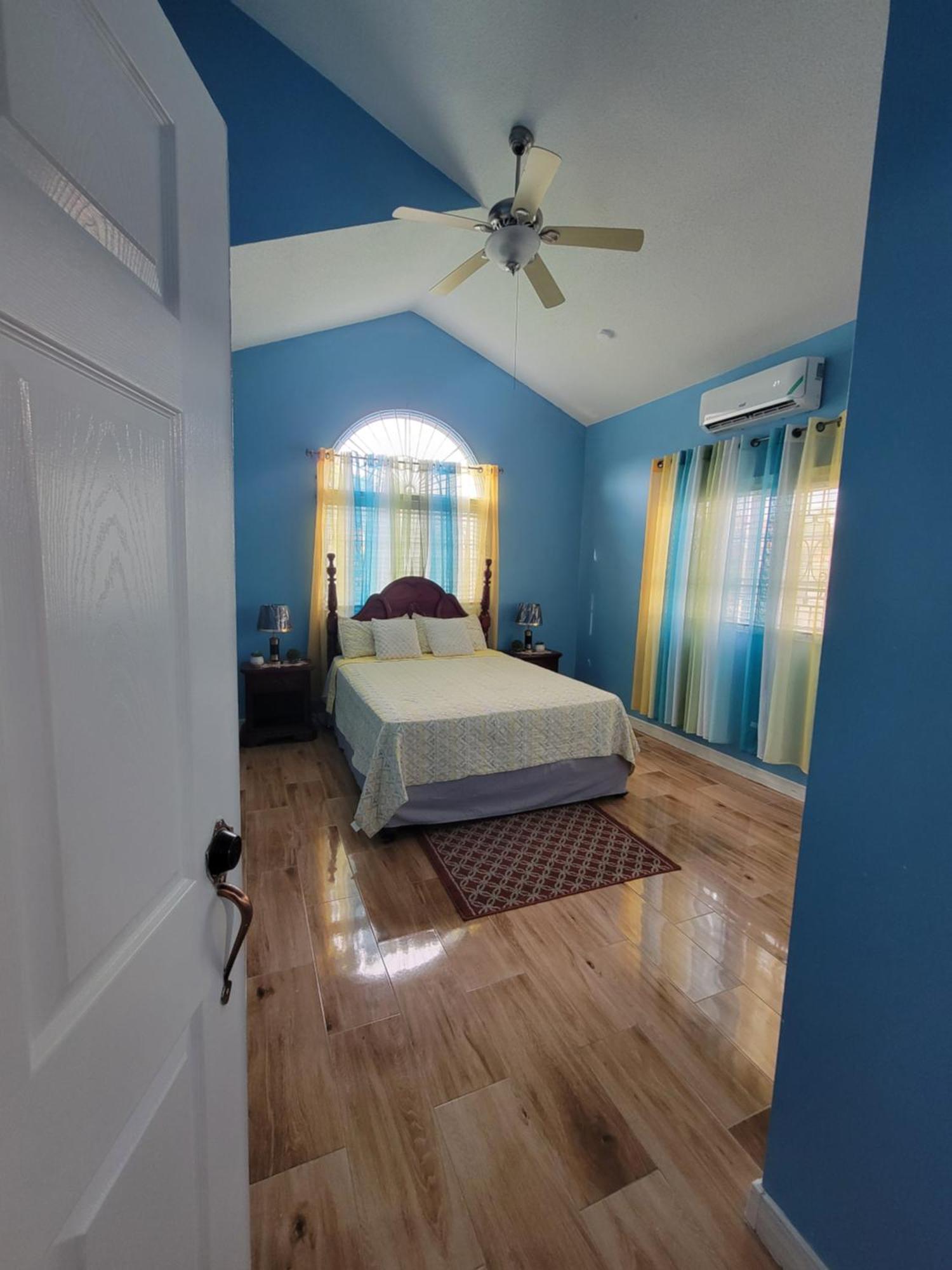 Comfortable Strategic Lodging Quarters Spanish Town Εξωτερικό φωτογραφία
