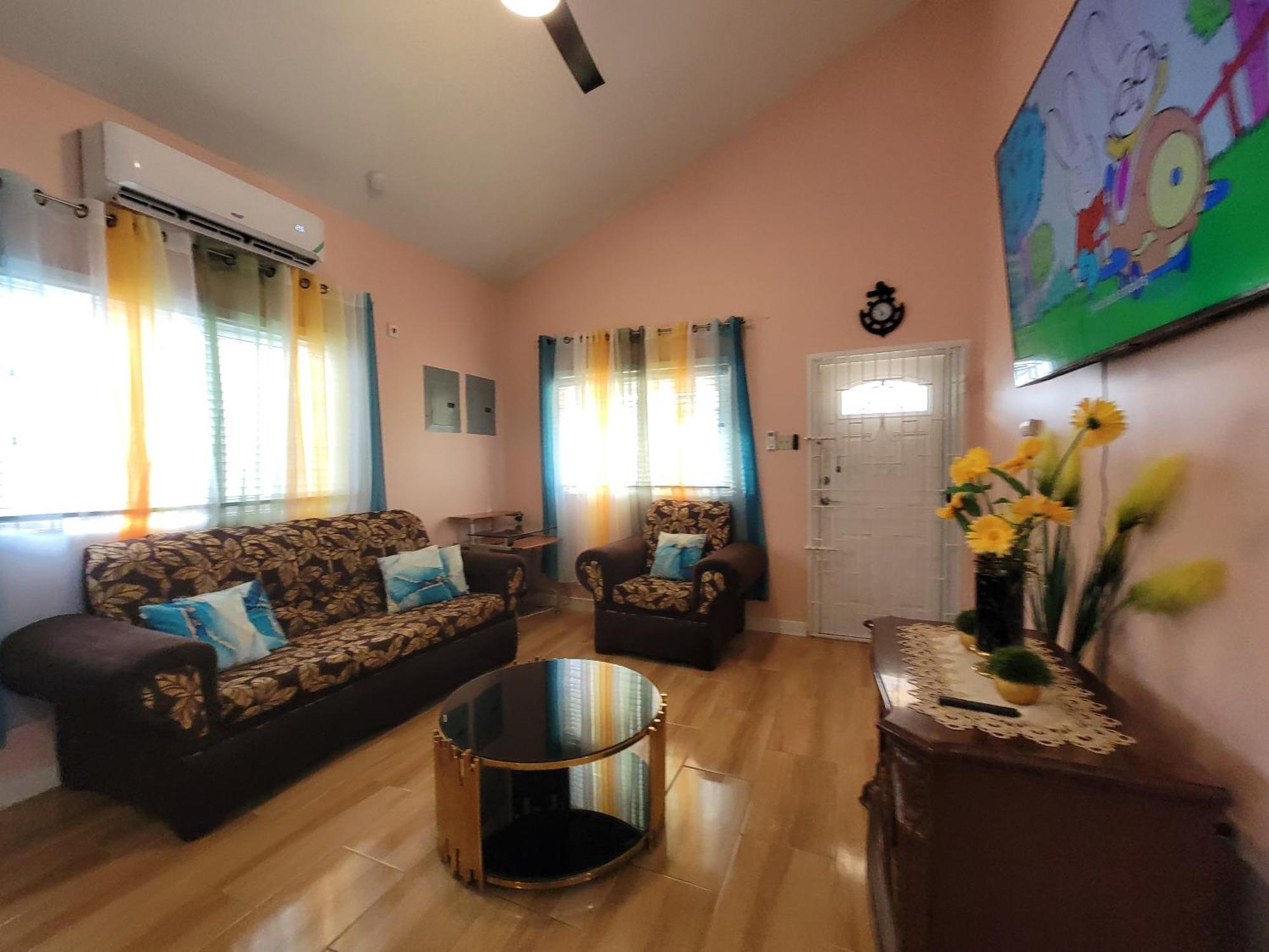 Comfortable Strategic Lodging Quarters Spanish Town Εξωτερικό φωτογραφία